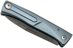 LionSteel Thrill TL-D-BL Damascus, Blue Titanium Integral Slipjoint Couteau De Poche 15 LionSteel Thrill TL-D-BL Damascus, Blue Titanium Integral Slipjoint Couteau De Poche -Magasin De Fournitures De Couteaux LI TL D BL 05 lionsteel