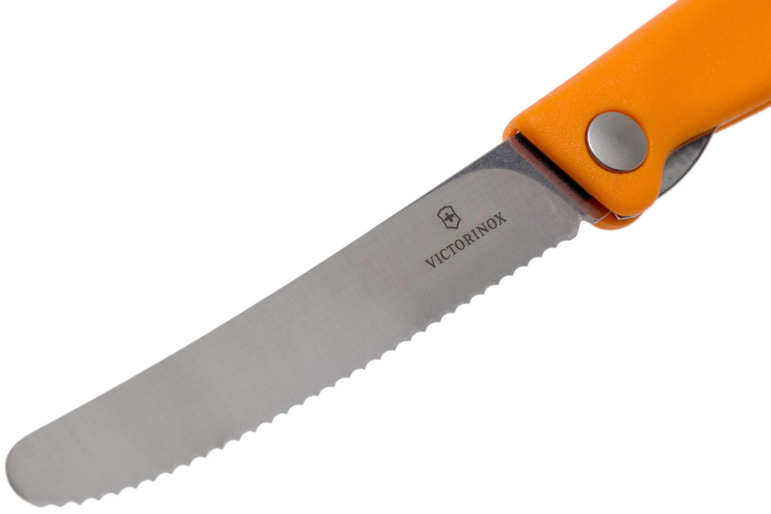 Victorinox SwissClassic 6.7836.F9B Couteau à Légumes Pliant Dentelé, Orange 5 Victorinox SwissClassic 6.7836.F9B Couteau à Légumes Pliant Dentelé, Orange – Image 3